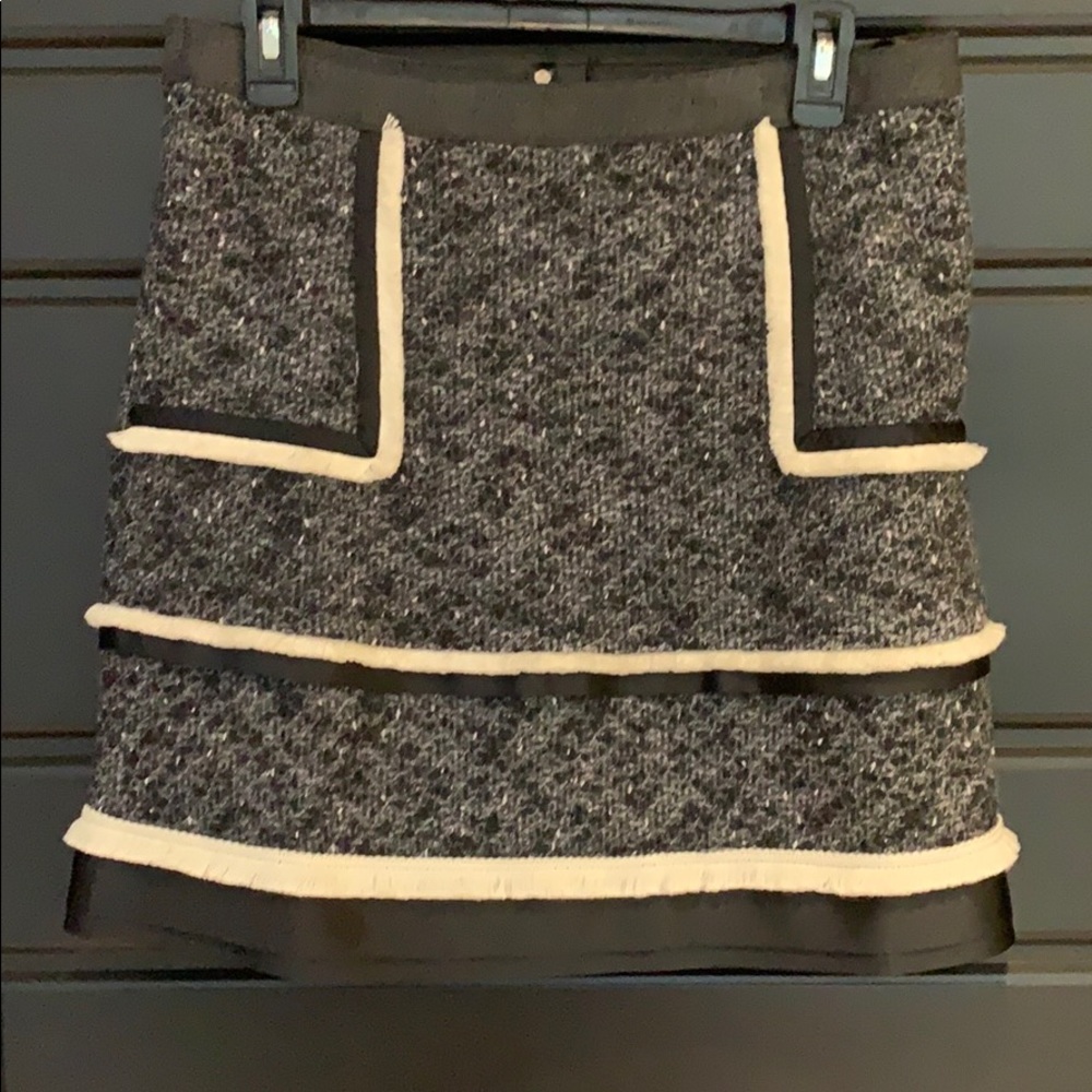 Size medium grey tweed skirt